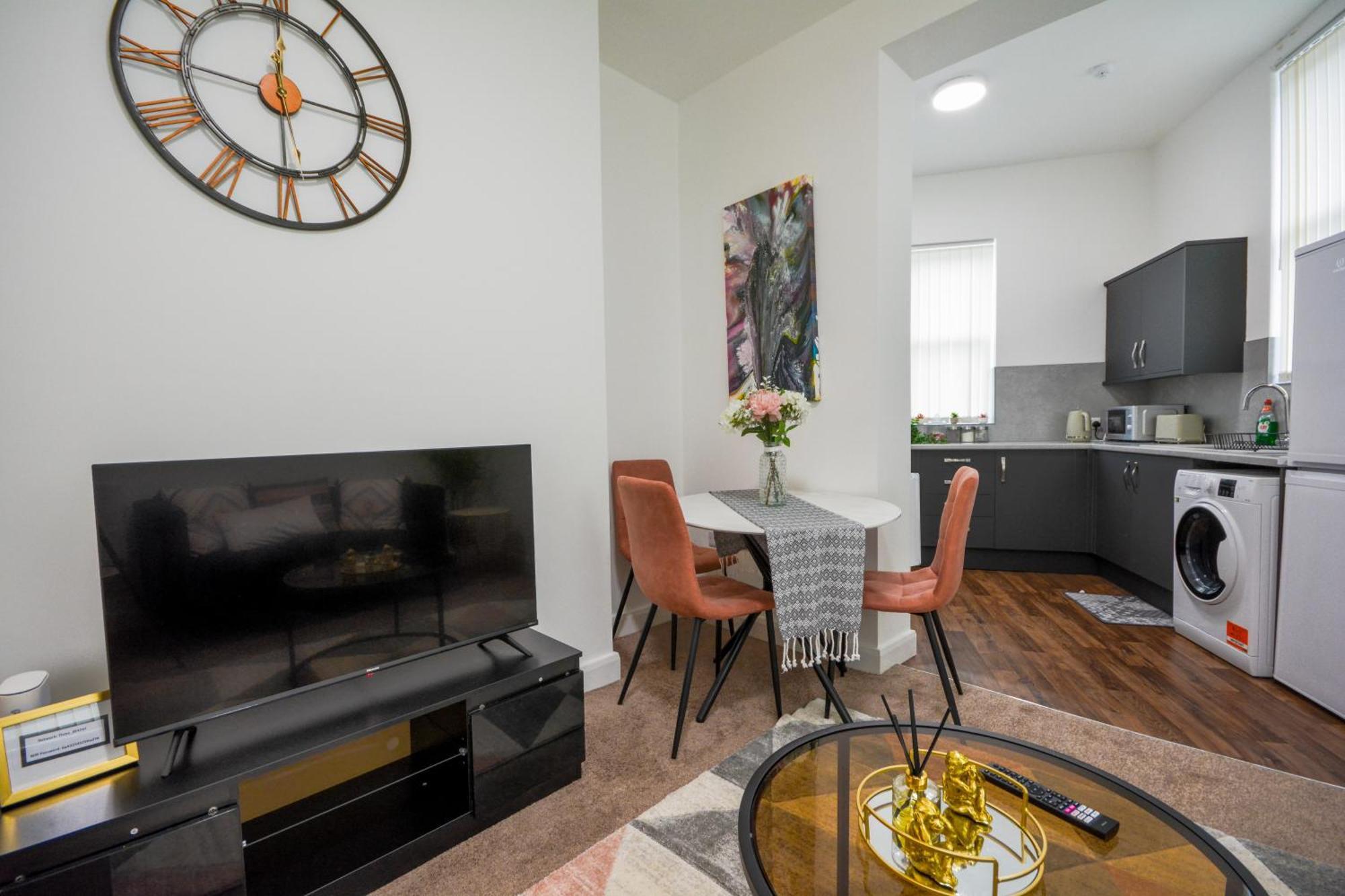 Stylish Suite With Free Parking Manchester Exterior photo